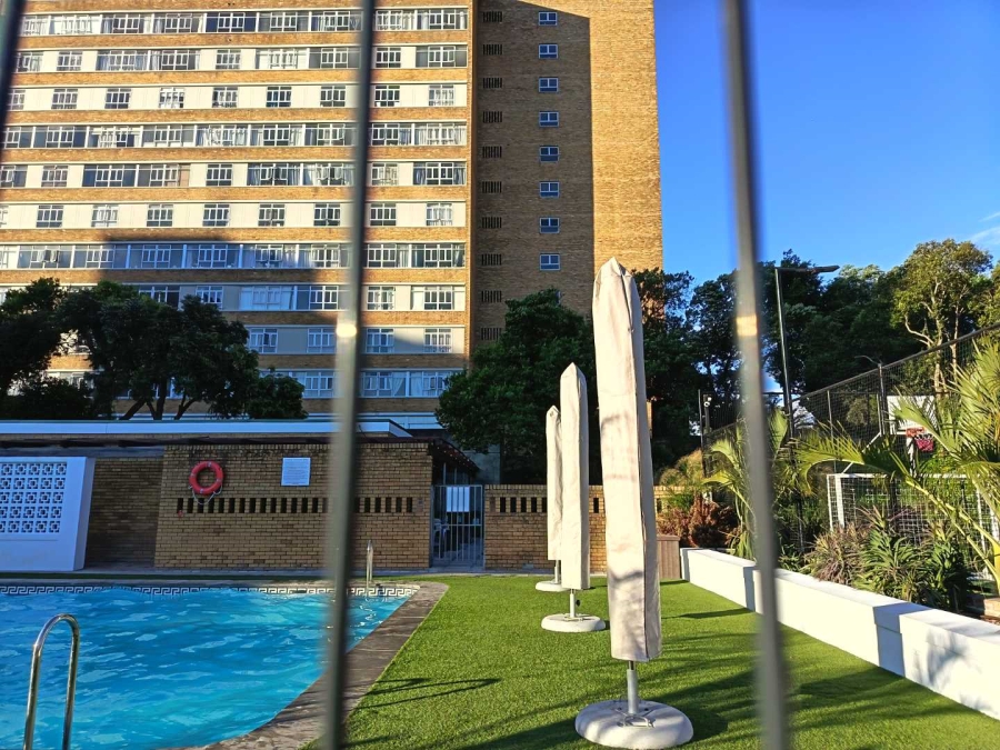 To Let 2 Bedroom Property for Rent in Loevenstein Western Cape